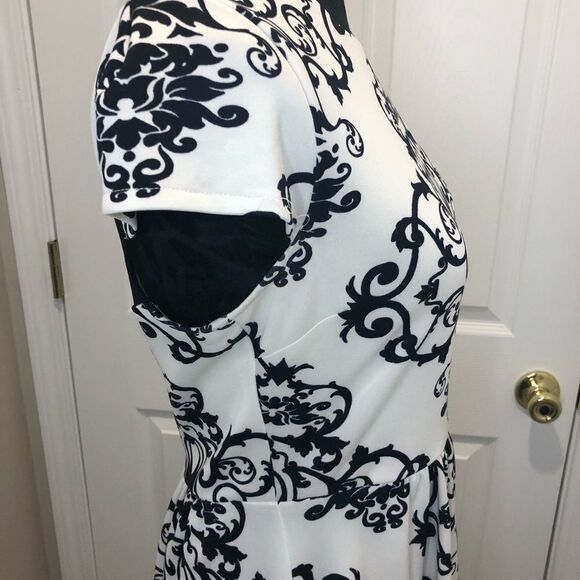 B. Darlin black and white sheer back cap sleeve dress - Picture 6 of 14